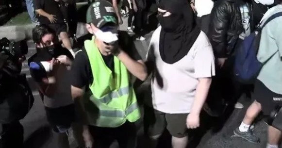 Saraçhane’deki alçak provokasyona tepki çığ gibi: Başkan Recep Tayyip Erdoğan’a hakaret ettiler!